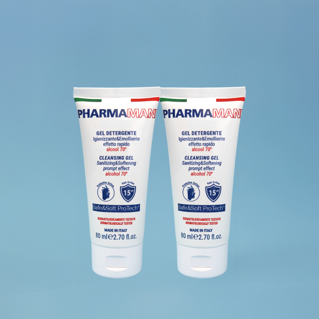 Kit 2 spray igienizzanti superfici Pharmamani da 100 ml, con alcool etilico al 100%.