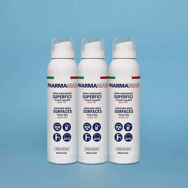 Kit 3 spray igienizzanti superfici Pharmamani da 100 ml ciascuno, con alcool al 100%.